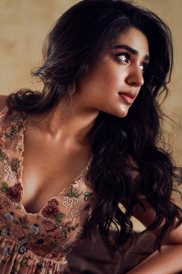 Fy9AUygaMAAtzSI?format=jpg&name=900x900