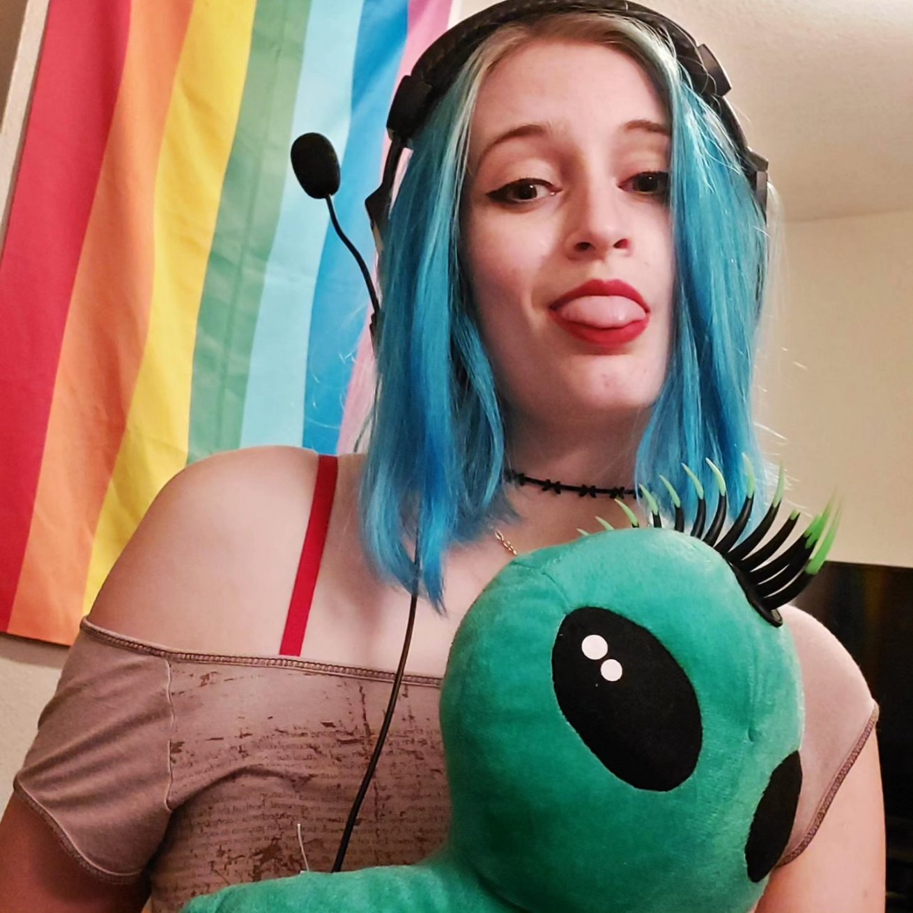 Elsa Smith on Twitter: "Alright, I'm giving in and downloaded Twitter 🤣