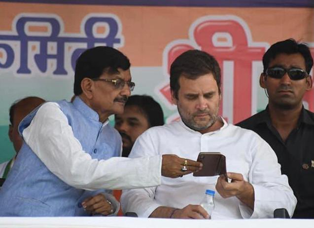 DrMadanMohanJha's tweet photo. देश की राजनीति का सबसे ईमानदार व विश्वनीय चेहरा हमारे नेता श्री राहुल गांधी जी को जन्मदिन के अवसर पर शुभकामनाएं।
ईश्वर से आपके उत्तम स्वास्थ्य, दीर्घायु और यशस्वी जीवन की कामना करता हूँ। https://t.co/vkOKb9CNal