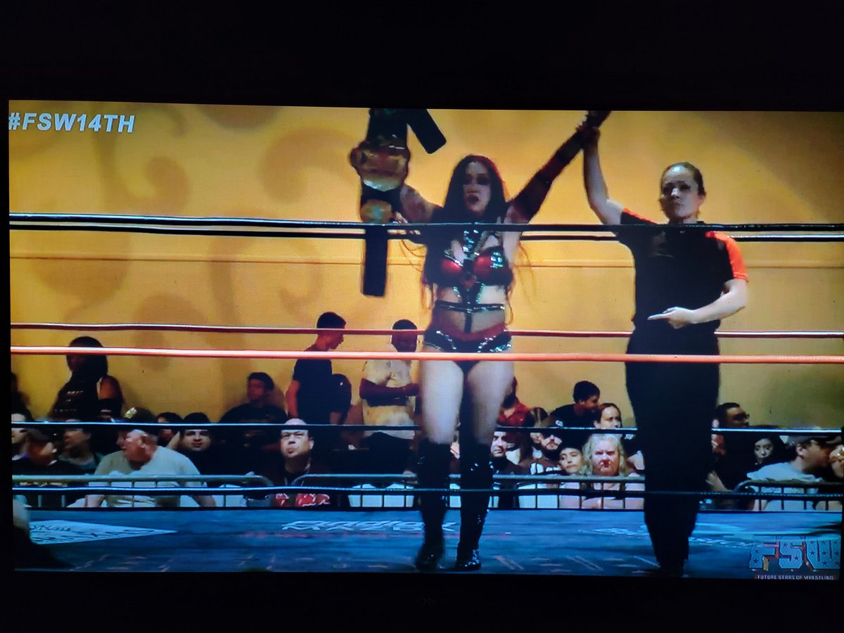 tall_ny's tweet photo. Viva Van retains the FSW women's championship over Rachelle Riveter #FSW14 #FSW14TH https://t.co/7pVErq3x4T