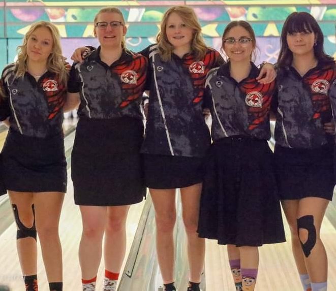 Lady Falcon Bowlers placed top 24 out of 37 at National Bowling Tournament this weekend! 20 states represented. Not bad for country school @GHS_Falcons! @GrahamSchools #hillmanfamcountrylife #falconpride #Highschoolsports #Bowling #girls #USHighSchoolBowling #NationalChampionship