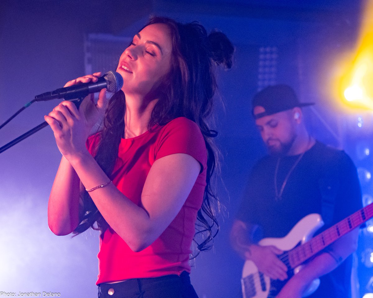 Australia's Amy Shark <a href="/amyshark/">Amy Shark</a> put on a great sold-out show Friday night at Brooklyn's <a href="/BabysAllRight/">Baby's All Right</a> . Photos: <a href="/photogjon/">Jonathan Delano</a>