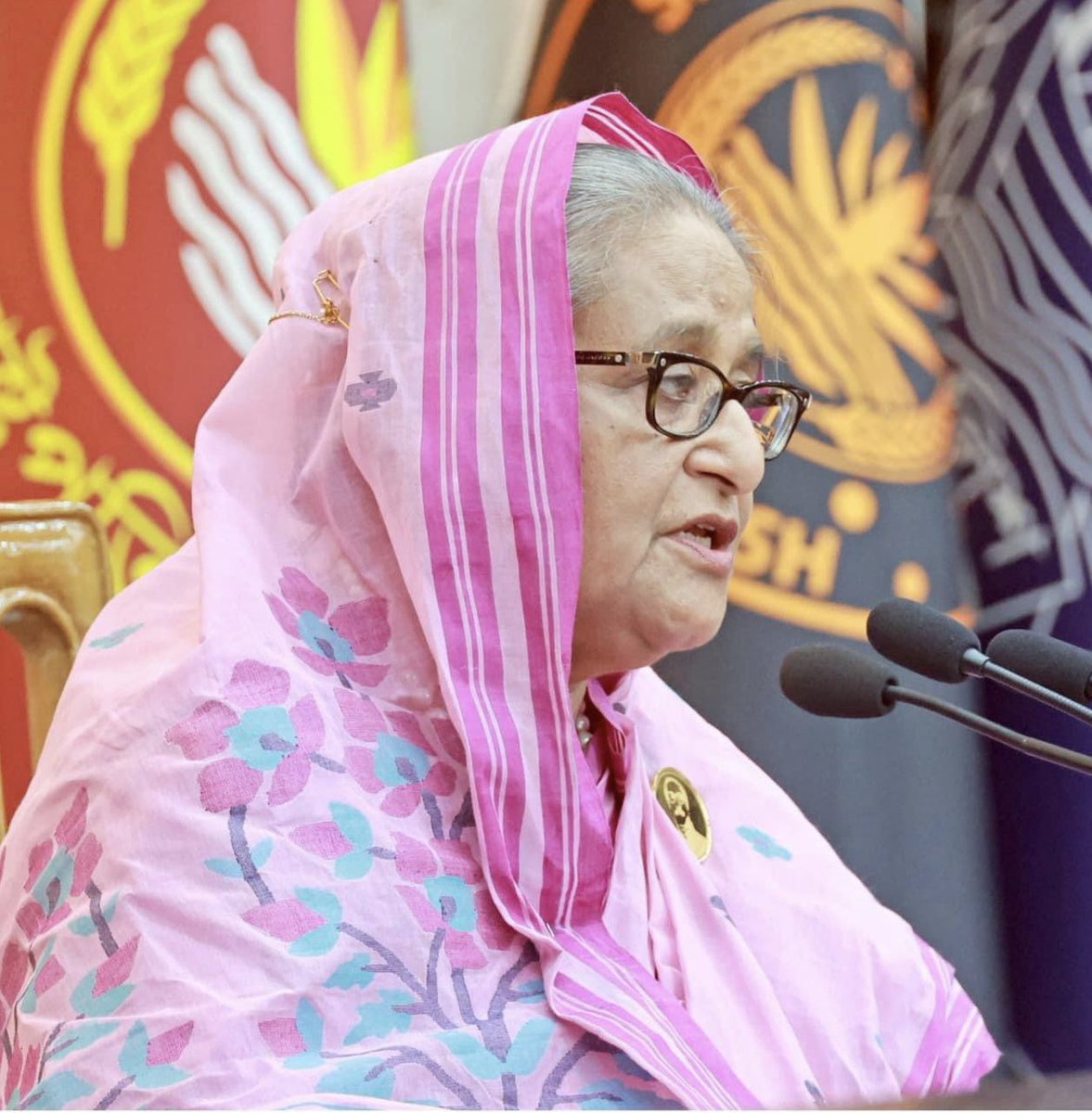 ArifaRahmanRuma's tweet photo. “Bangladesh will not yield to any external interference as it is an independent and sovereign country.”

-HPM Sheikh Hasina https://t.co/G3p8q22Tqa