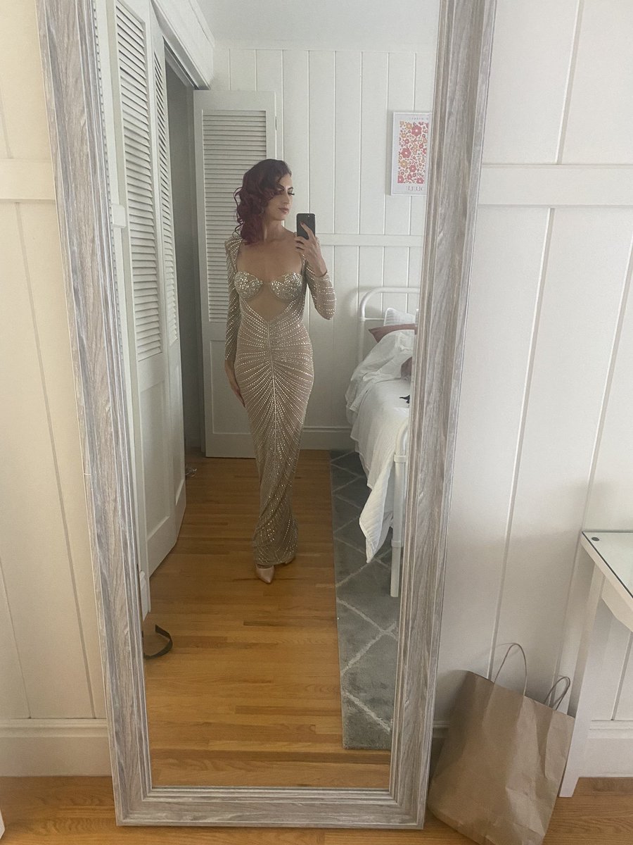 StephanieJaie's tweet photo. I’ve now been dubbed “anime Jessica Rabbit” what do you think? #redcarpetlooks https://t.co/KSx3i2vMCW
