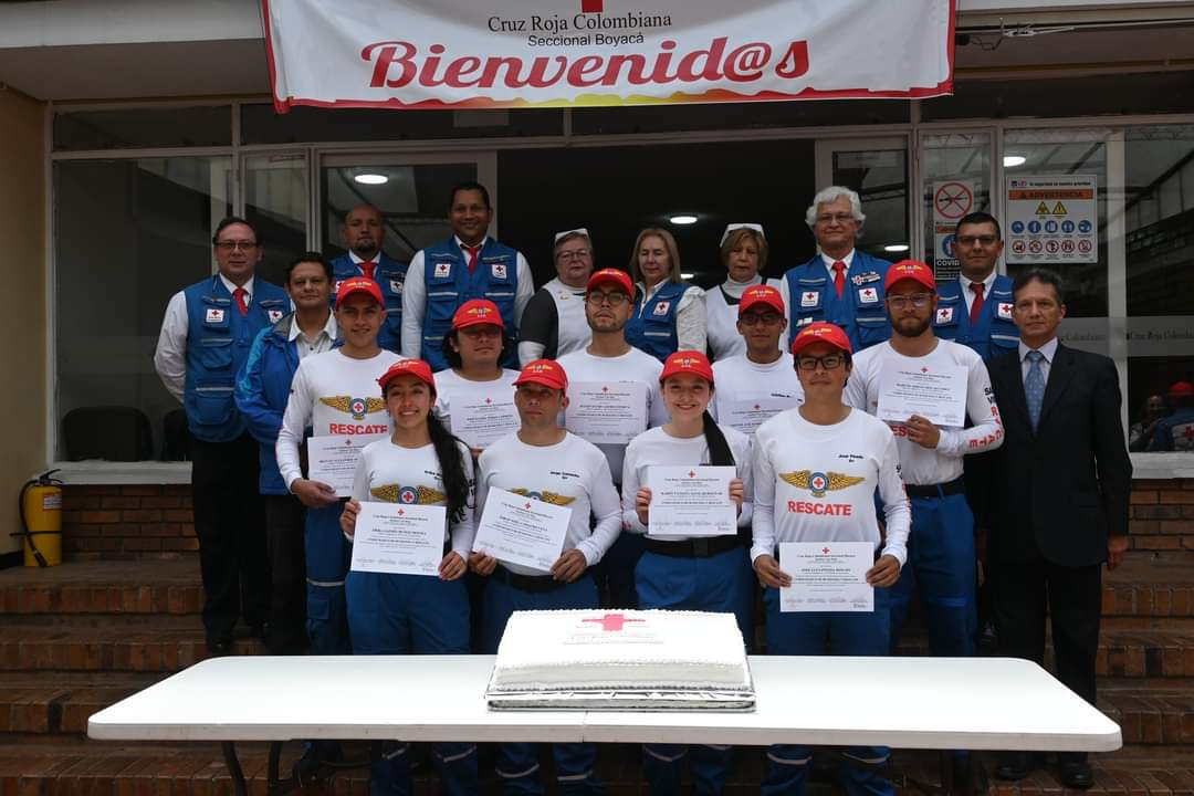 cruzrojaboy's tweet photo. En ceremonia de consagración tomaron juramento los nuevos voluntarios Juveniles, Socorristas y Damas Grises que ahora forman parte de nuestra institución.
✅Nuevos voluntarios se certificaron como monitores e Instructores del Programa de Aire Libre PAL https://t.co/vybyedI6HV