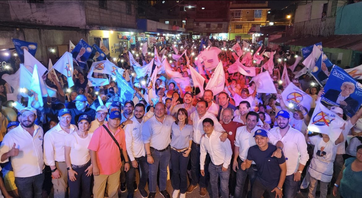 Último Domingo! Cargado de compromiso y energia #ElCambioDeVerdad  viene @CanelaGonzalezD Alcalde!