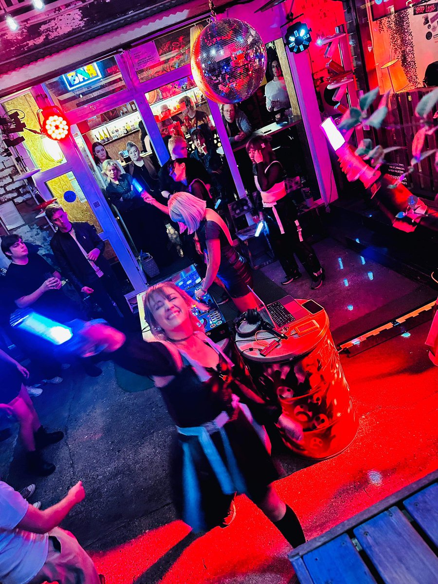 k8 💎 (@k8thesoot) on Twitter photo I love being an idol 💙
Thank you <a href="/iamLALKA/">LÂLKA //effervescent glitchy futuristic club music</a> for having us at your Romance + Rebellion launch party - we had the best time!! I love being an idol 💙
Thank you <a href="/iamLALKA/">LÂLKA //effervescent glitchy futuristic club music</a> for having us at your Romance + Rebellion launch party - we had the best time!!