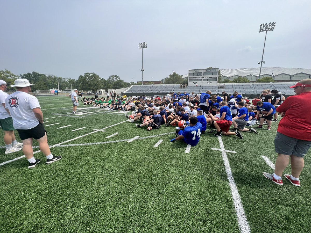 CoachFantuzzi's tweet photo. Day one ✅ at the Midwest linemen camp with @CoachPaulAlex #Line #Oline #Wildcats #GoUPNorth https://t.co/i8qlMuaif4