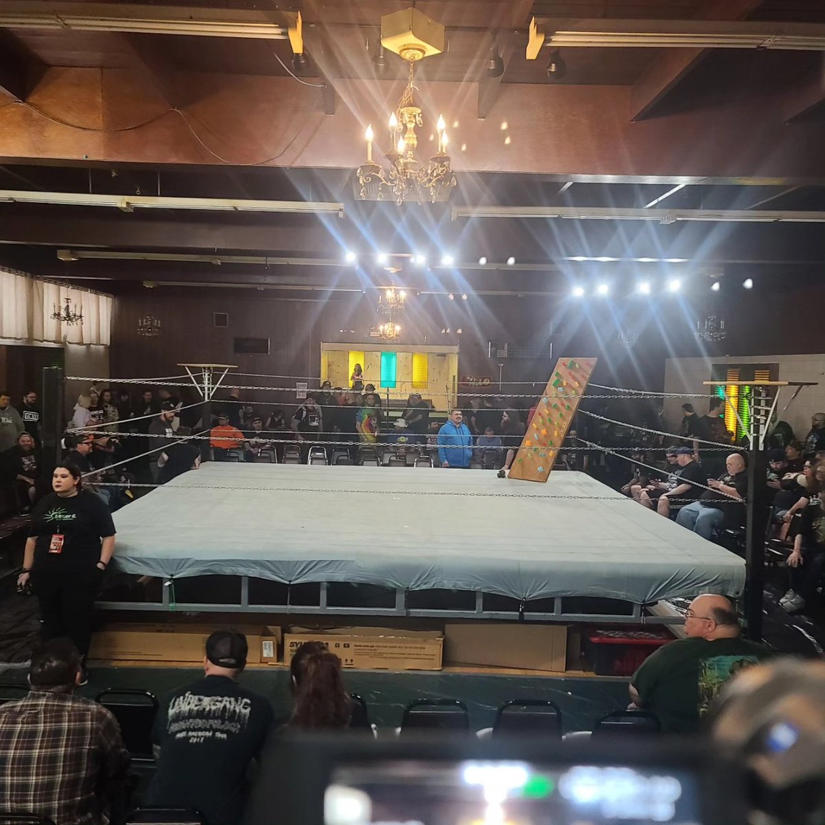 ThePrydeParade's tweet photo. #DeathmatchWrestling weekend just minutes from home.
Thanks @icwnhb & @ruthlesspro419
Check em out on @indiewrestling
#NHB47
#TakeAsNeeded
#NHB48 https://t.co/sNOf0bIz3E
