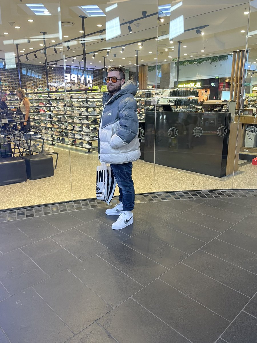 Ashleym2215's tweet photo. Up in Charlestown with that fresh drip 💧 #likes #drip #shopping #nike https://t.co/utVJJIuFrW