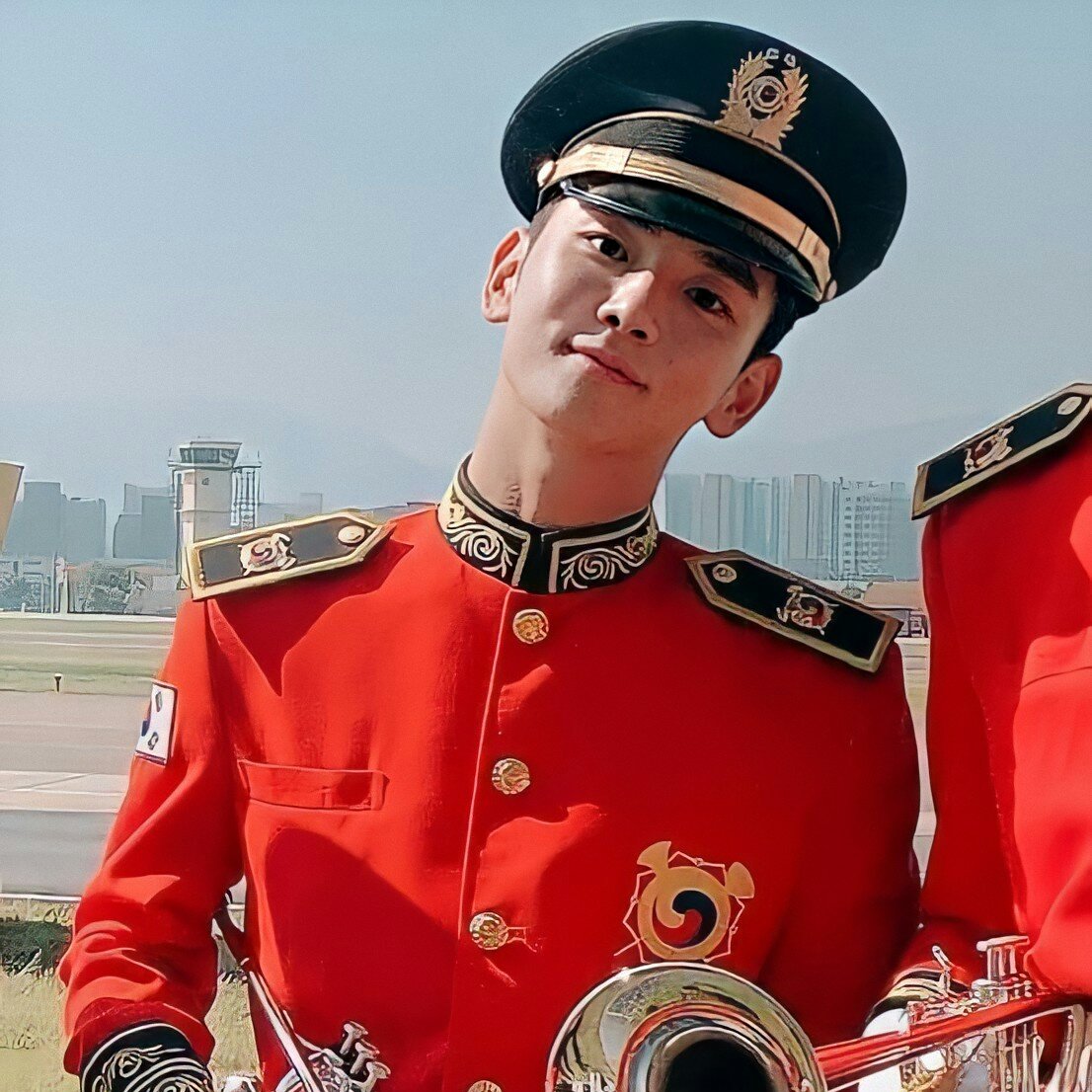 dinofacebbjjong's tweet photo. So we just gonna act like these absolute government-issued looks weren't the epitome of 🤤🤤🤤 https://t.co/tqVYO4AI7u