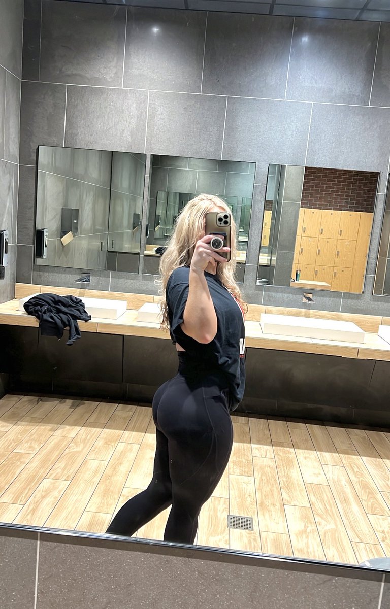 ashleelyn__'s tweet photo. Just tryna grow these yams https://t.co/bLXELwrgYG