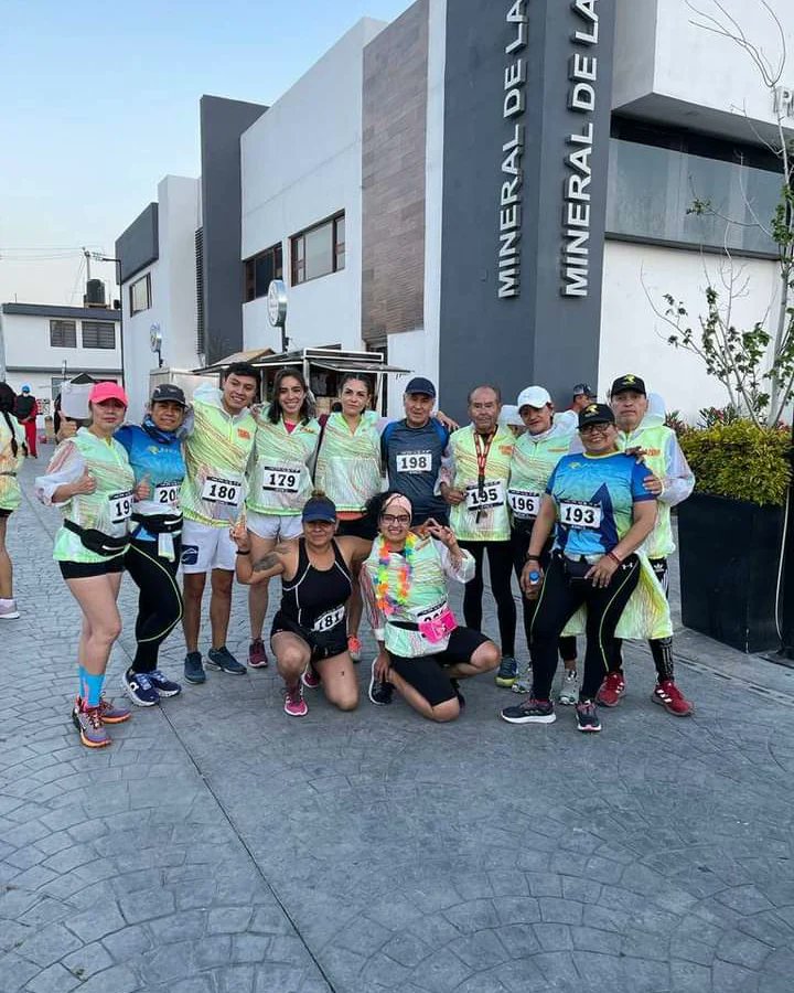 runnershuauchi's tweet photo. Neรณn race carrera nocturna en Pachuquilla cabecera del municipio de Mineral de la Reforma Hidalgo
Los Runners huauchinango presentes
#nieblatraihuauchinango #runnershuauchinango #runnershuachi #nieblatrail #ultralatam #CorroAMiPaso #frogstrail #Huauchinango #running #runners https://t.co/Z1gkMv6Mf4