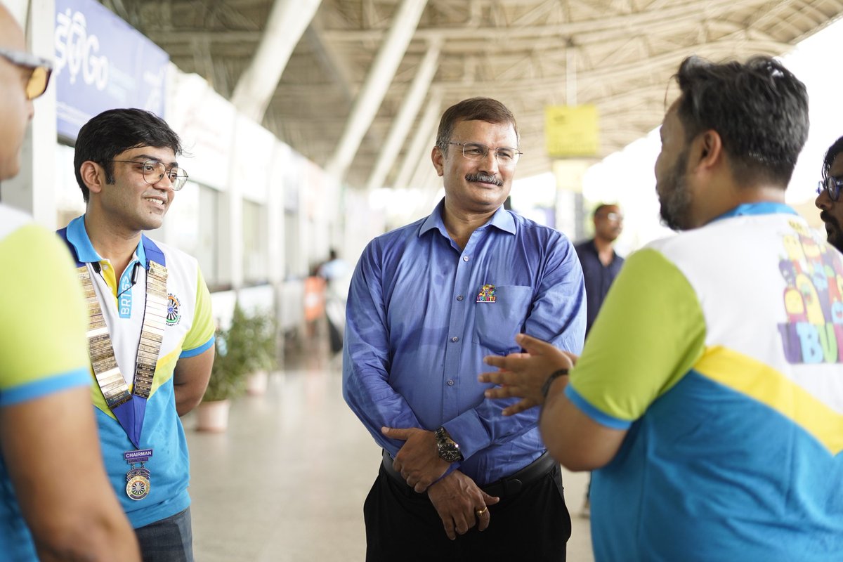 roundtable53's tweet photo. BRT53 &amp; BLC12 embarked on the 14th Flights of Fantasy (FOF) an incredible experience for 25 wonderful girls for their FIRST EVER flight experience. @arunbothra ji thank you for flagging off and supporting the kids
#FlightsOfFantasy #flightofdreams #dream #girlempowerment https://t.co/tdNeLnK3E9