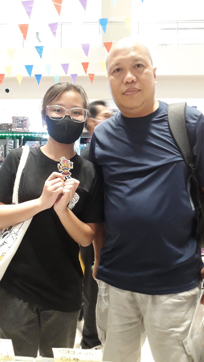 silntsnctmanga's tweet photo. And that's a wrap for Voltcon 4.0!
Pics from my last day and my first con after 5 years.
Thank you #Voltcon 4.0. Sa uulitin! See you again at the next event.
#DrakulineBookLaunch #Firsties #StickerHappy #AnyaForger #Makima #Spiderman2099 #Sketchcards #Commission #FullyPaid https://t.co/OYRVrzRswa