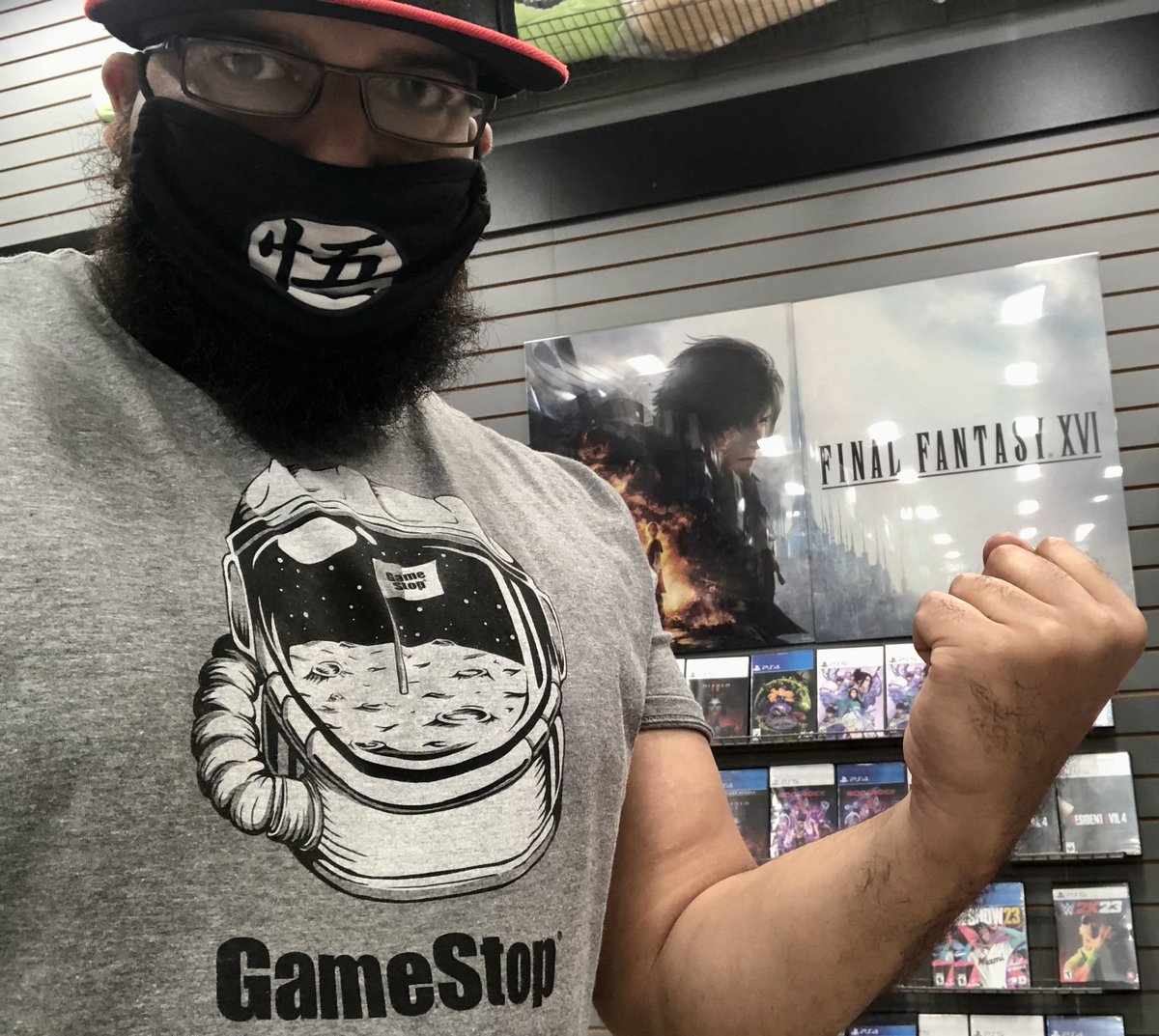 DAY 6 entry for the @finalfantasyxvi sweepstakes!

EXCLUSIVELY at @GameStop !

Can’t wait to see Clive in action!

(My gnarly beard is just a goatee now, btw lol)

💪

#16DaysFF16 

🐇🎮🏴‍☠️