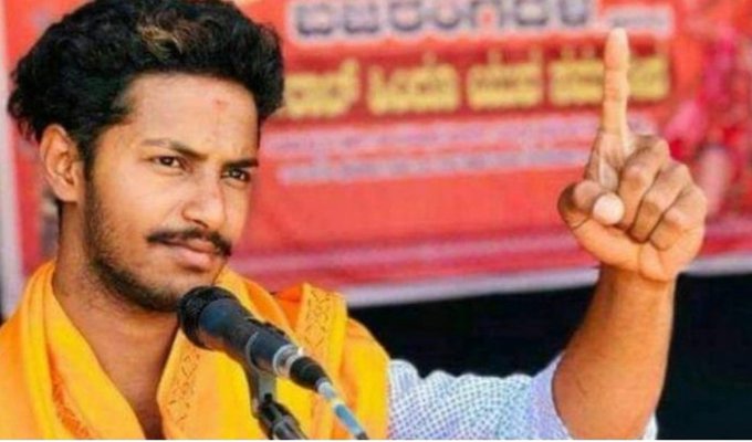 Vishnumoge35595's tweet photo. Who is in charge of Law &amp; Order in India ? 
Modi or Soros? 

There has been total lack of assertive action from BJP to protect Hindu lives, when Harsha, Bajarang Dal Activist was killed by Islamists.#protect_hindu_lives https://t.co/pE0QJBWKkZ