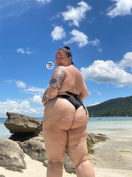 2 pic. Would you come to paradise with me? ?️ https://t.co/kY6xvudpTt