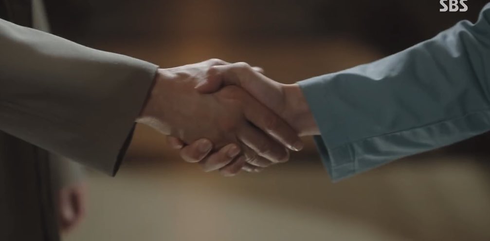 heeyoungiiee's tweet photo. #YooYeonseok being mentioned in Kim Minjae’s #DrRomantic3 post-drama interview

“Yeonseok hyung was still cool. When we met again in season 3 and shot the hand-shaking scene, I felt like I was back in season 1 Park Euntak. I felt touched when I saw it first in the script and I didn't know how to express my feelings when I faced him in reality. Meeting him again in that place felt like I was taken back to the past”