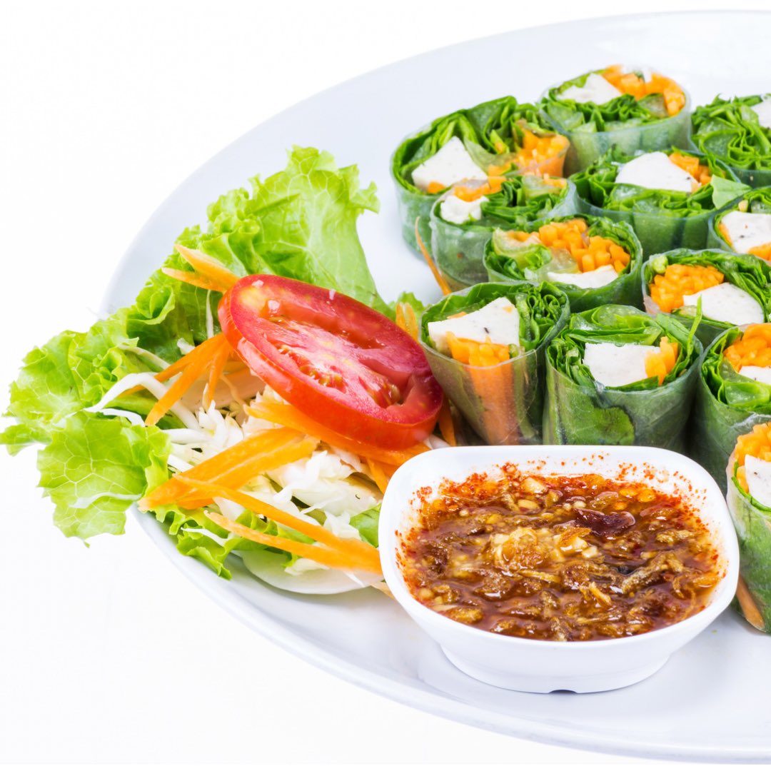 rosy777k's tweet image. Just sharing my healthy simple dinner I made for tonight. Vietnamese Chicken Salad roll. 🍗🥬🥕🍅🌶️😋💕
#simpledinner #food #vietnmesefood #yummydelicious #salad #dinner #sogood #fypシ #Twittercircle