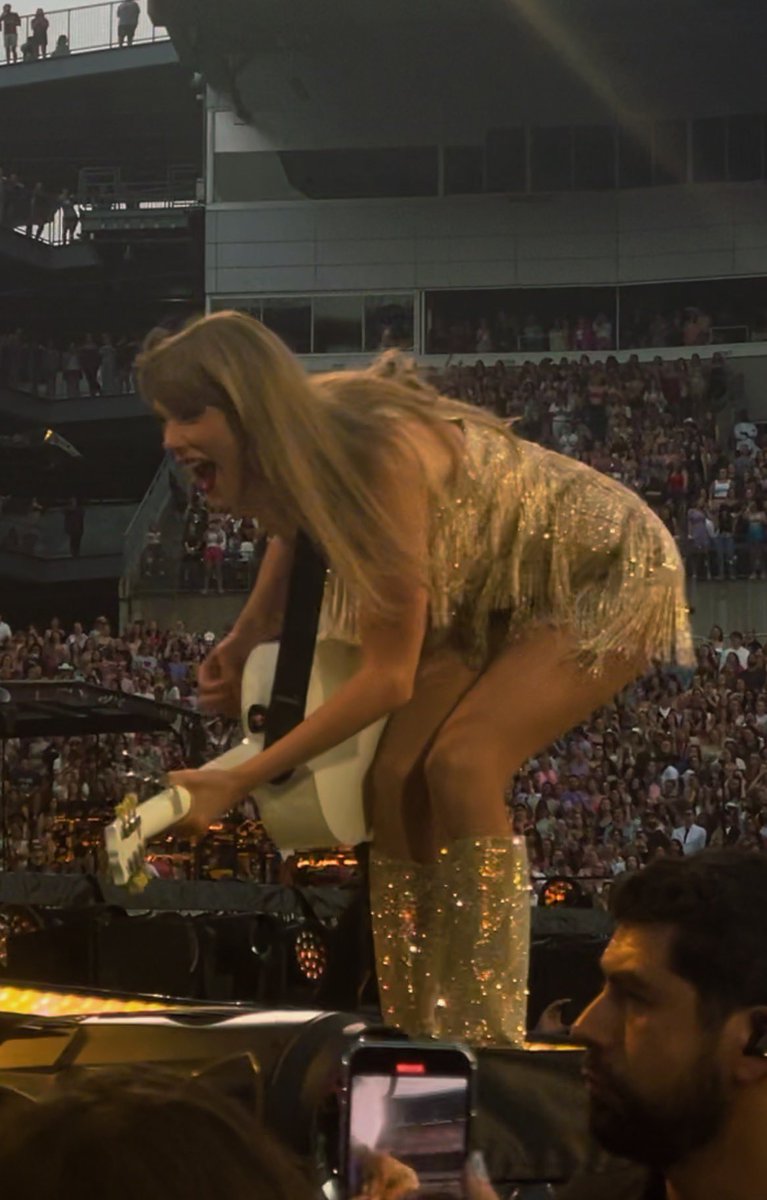 knowalltoowell's tweet photo. it was rare, i was there #PittsburghTSTheErasTour #ErasTourPittsburgh @AcrisureStadium @taylornation13 https://t.co/qOGqlVpgln