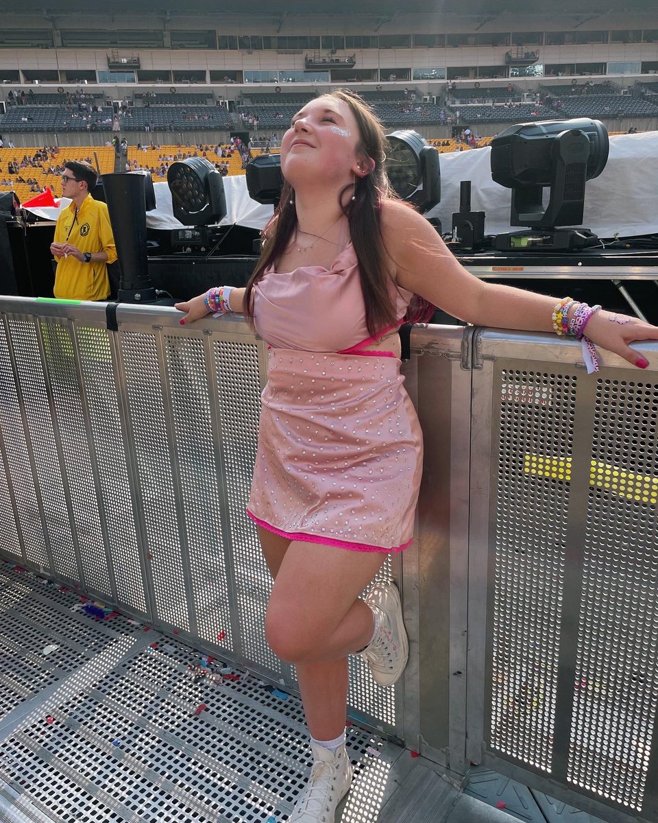 knowalltoowell's tweet photo. it was rare, i was there #PittsburghTSTheErasTour #ErasTourPittsburgh @AcrisureStadium @taylornation13 https://t.co/qOGqlVpgln
