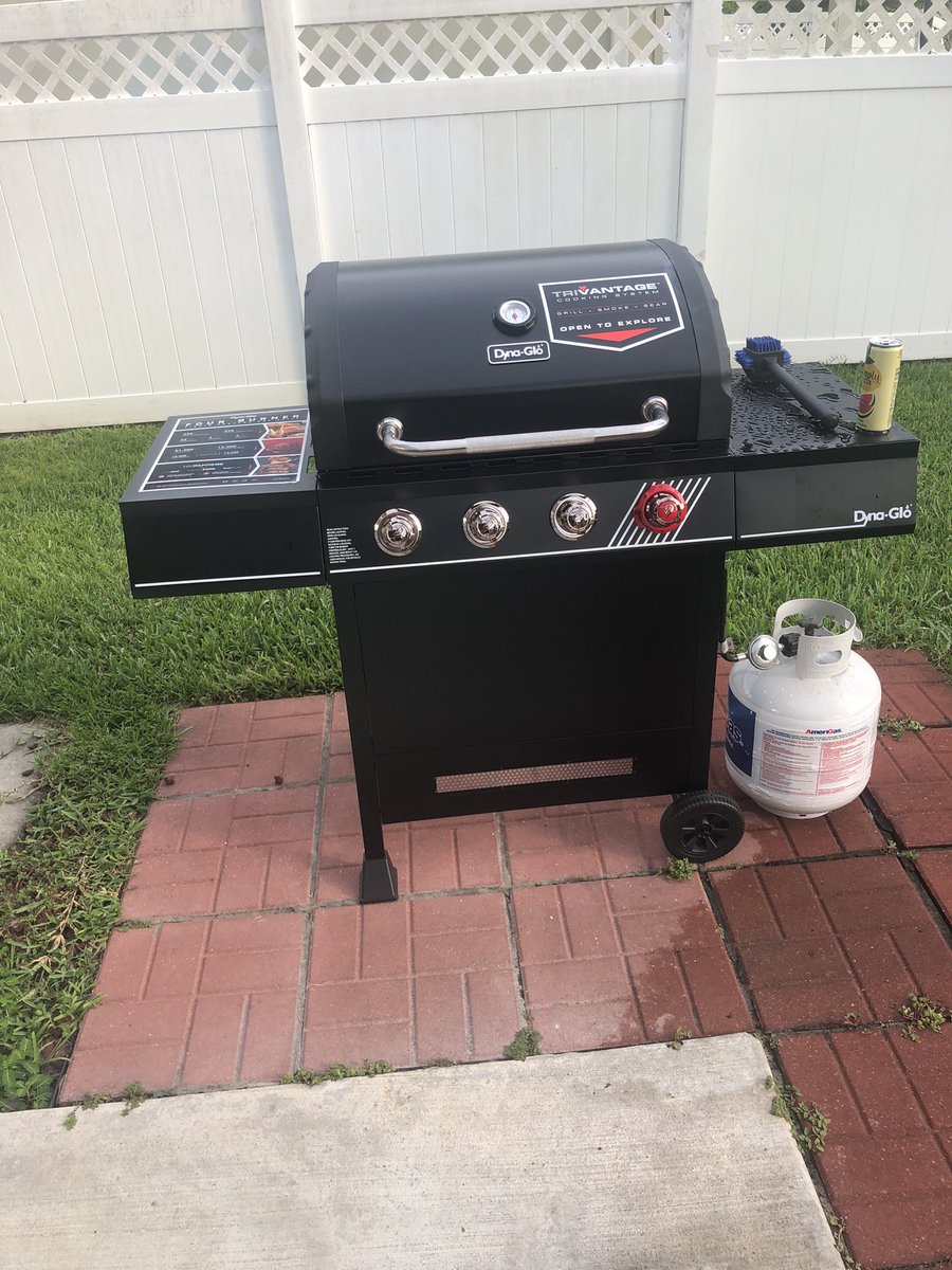 TickTockTyler's tweet photo. I am so happy with my life right now. I have five beautiful children God has put in my car and had an amazing Father’s Day moving into our new house and my kids getting me a grill. I truly feel blessed. https://t.co/OFiYvRU1LZ