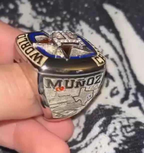 Hey @astros fans #AstrosTwitter via FB #MissingRing @MinuteMaidPark