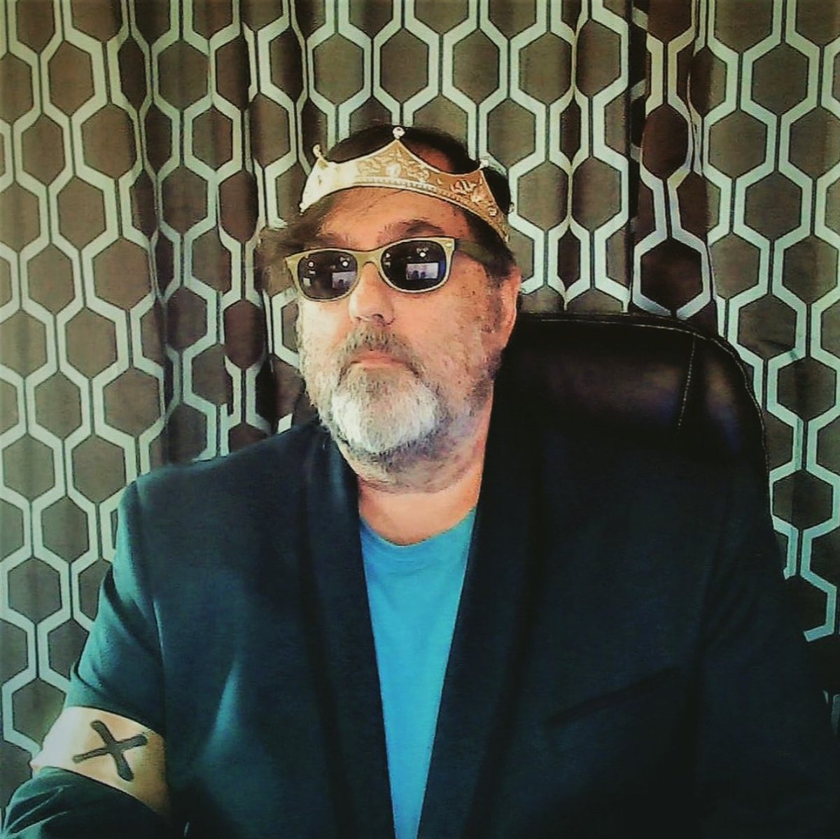 tonyblass's tweet photo. #cosplaying as my #Mixup character #anthony , #chao X #father of #king #chao XI. Known by the nickname #thecelebrity basically the #hollywoodchaos of #chaoworld #HappyFathersDay and don't forget to #cosplay https://t.co/7NIgH10uyp