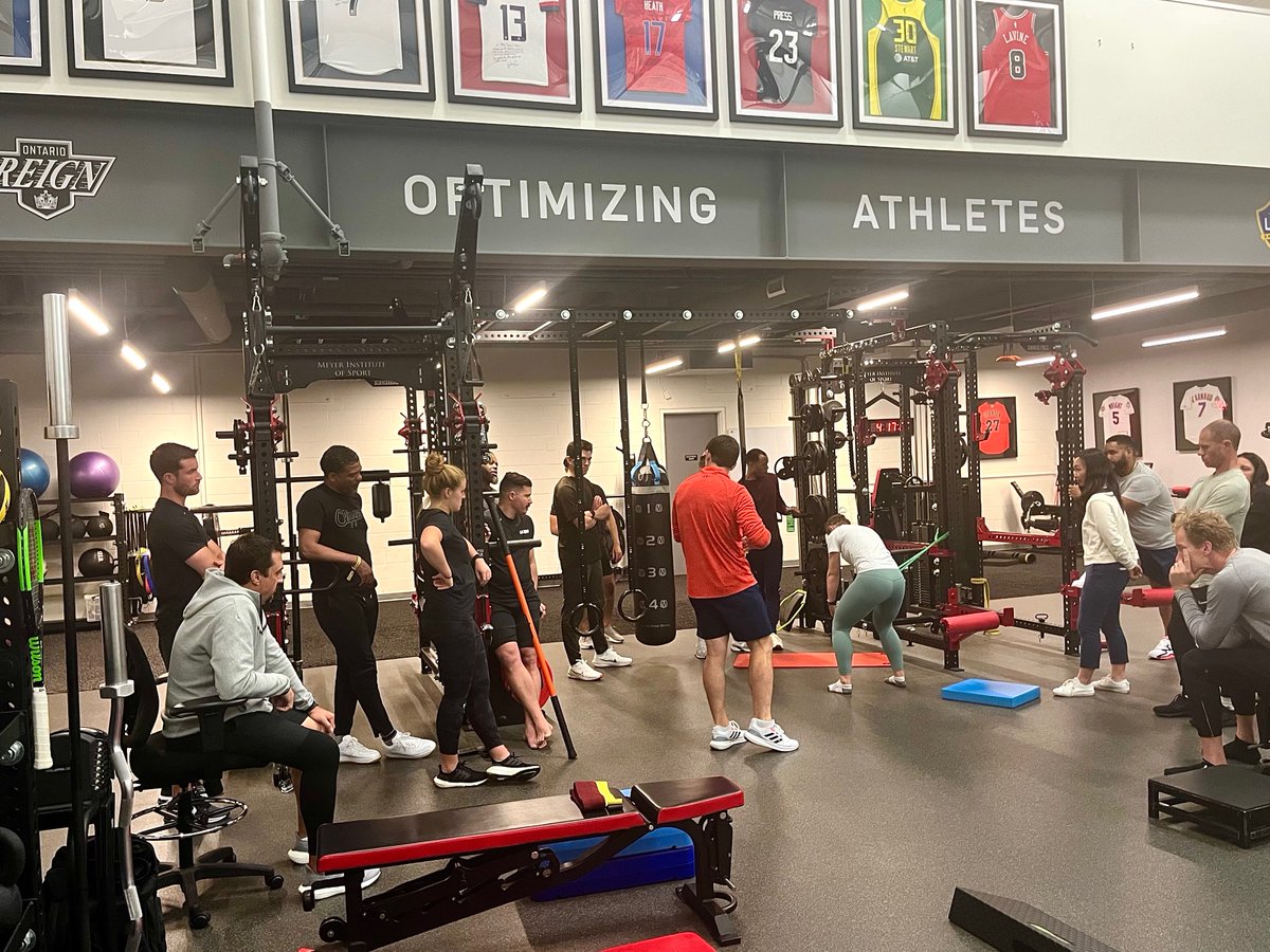 enda_king's tweet image. Fantastic couple of days in LA with staff of @LAClippers @LAKings @meyersportLA with @sportsmapnet discussing all things #groin and #ACL. Fantastic high performance and growth mindset teams. Many thanks @MeyerSportsPT for the invitation and fantastic hospitality. @aspetar