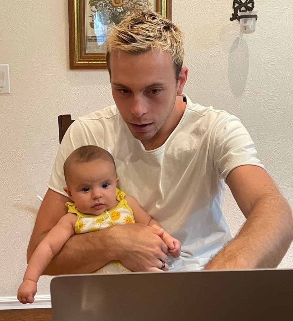 Quizás nunca tenga hijos pero tengo sobrinos.

A la izquierda: Sienna. 
La hija de Rocks ( <a href="/RksYbyself/">Rᴏᴄᴋʏ. ♡</a> ) y Shee ( <a href="/MarwenSheena/">𝐒𝐡𝐞𝐞𝐧𝐚 𝐝𝐞 𝐋𝐲𝐧𝐜𝐡 💍</a> )

A la derecha: Super
El hijo de Kami ( <a href="/PrxncefRoses/">Yᥙᥙjι Kᥲmιjo.</a> ) y Rydel ( <a href="/xRydelsHeart/">Rydel ꨄ︎'s Yuuji.</a> ) y viene otro/a en camino.