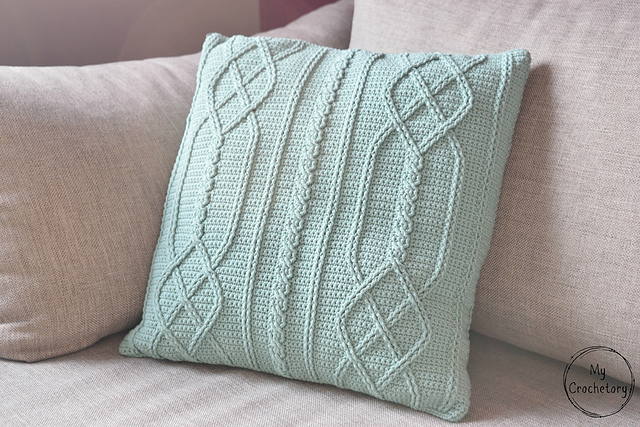 Enjoy the Cable Diamond Pillow! crochetpatternsgalore.com/cable-diamond-… #crochetpattern #freepattern #Crochet #crocheting