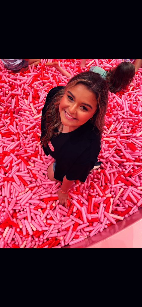 Madison_Bastoe's tweet photo. Sprinkles are my fave ice cream topping ✨ https://t.co/vTsme8I6GC