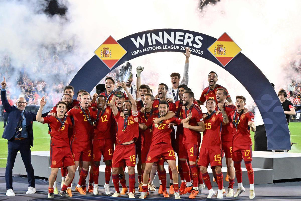 Me alegro mucho por esta <a href="/SEFutbol/">Selección Española Masculina de Fútbol</a> que en muy poco tiempo ha tenido que demostrar saber GANAR 🇪🇸💪