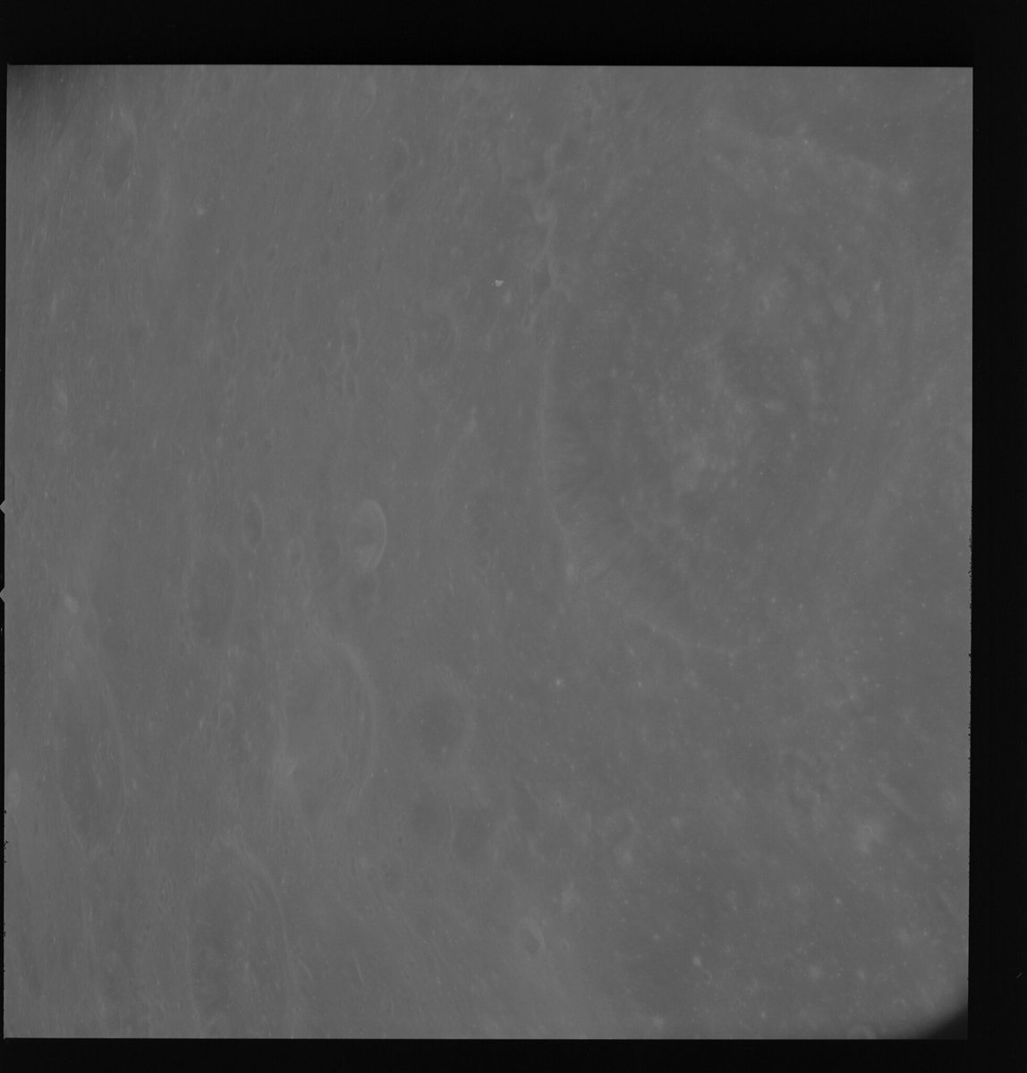 moonshotbot's tweet photo. 🌚🌛🚀
Apollo 8 Hasselblad image from film magazine 17/C - Lunar Orbit
🌘🚀🌌
 https://t.co/wsuZbU0sIA https://t.co/5j1PmIpiST