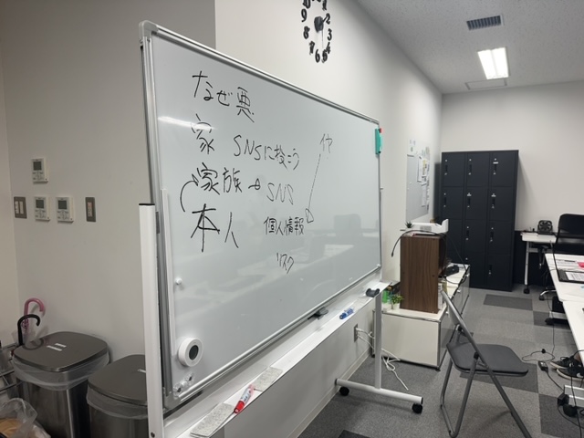 aRecafe's tweet photo. 本日は、プログラムでコンプライアンスのプログラムを行いました(; ･`д･´)
コンプライアンス・・・難しいですが大事な事なので、個人ワーク中心に行います💡
＃就労移行支援　＃千葉市中央区　＃コンプライアンス https://t.co/3Dhtn0H5w5