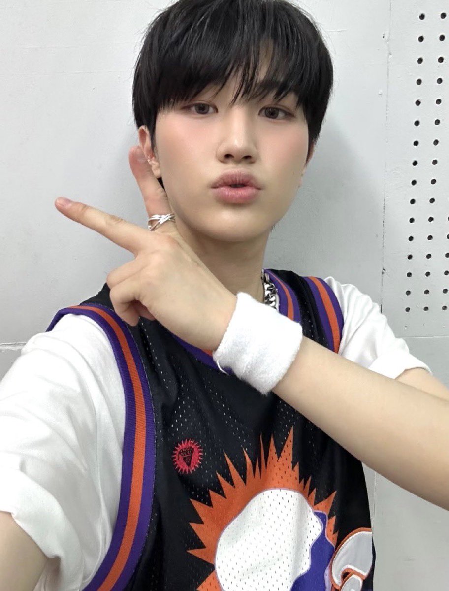 TNX_twt's tweet photo. 월요일 모두들 지친 거 아니지 ???❤️
나도 아침보단 상태 많이 좋아졌어요 ❤️

#최태훈 #TAEHUN https://t.co/hXe95goo09