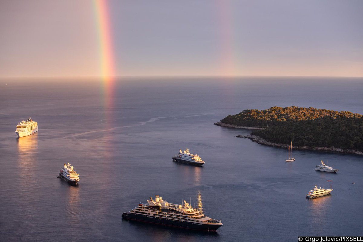 Dobro jutro / Good Morning / Guten Morgen 🌞 

📸 Grgo Jelavić/PIXSELL
#goodmorning #morning #caosvima #jutro #dobrojutro #Travel  #PHOTOS #PhotographyIsArt #photoofthedays #Croatia #plaza #beach #summer #dubrovnik #rainbow #duga #sailing #ships #brodovi