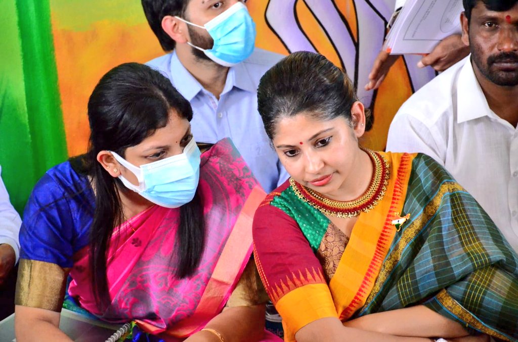 PamelaSatpathy's tweet photo. Happy Birthday @SmitaSabharwal Maam❣️
You are the embodiment of grace, resilience, commitment &amp; steadfastness.
Always grateful for your love, encouragement &amp; guidance🙏🏻😊 https://t.co/PiKkkoahMP