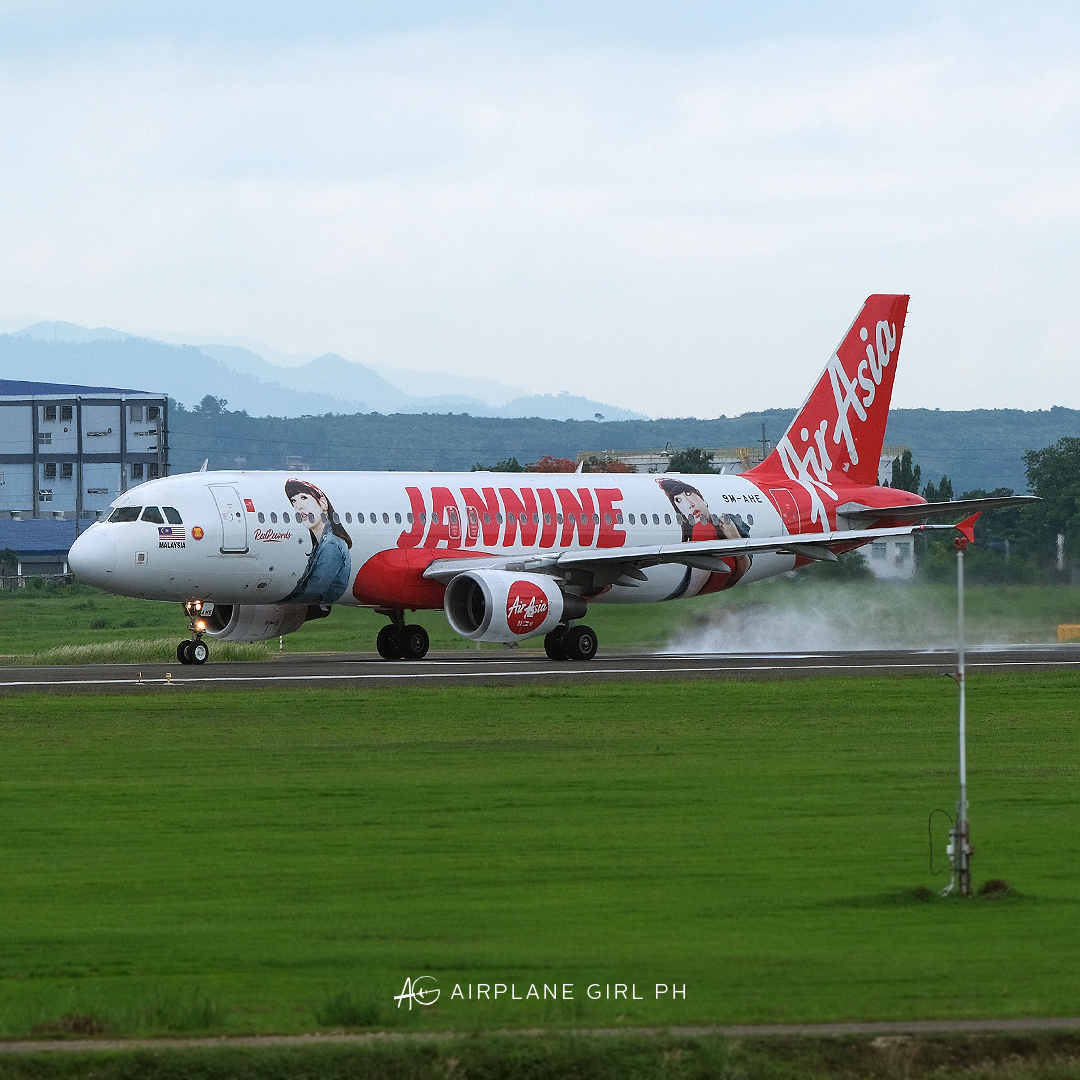 airplanegirlph's tweet photo. (1/2) Another week, another special livery! This is #AirAsia #Berhad's 9M-AHE, an #A320 aircraft wearing the #Jannine livery. Caught this plane about two weeks ago on a rather gloomy / rainy day but the livery still stood out against the cool tones of the airport. https://t.co/Mn0NNFMya4