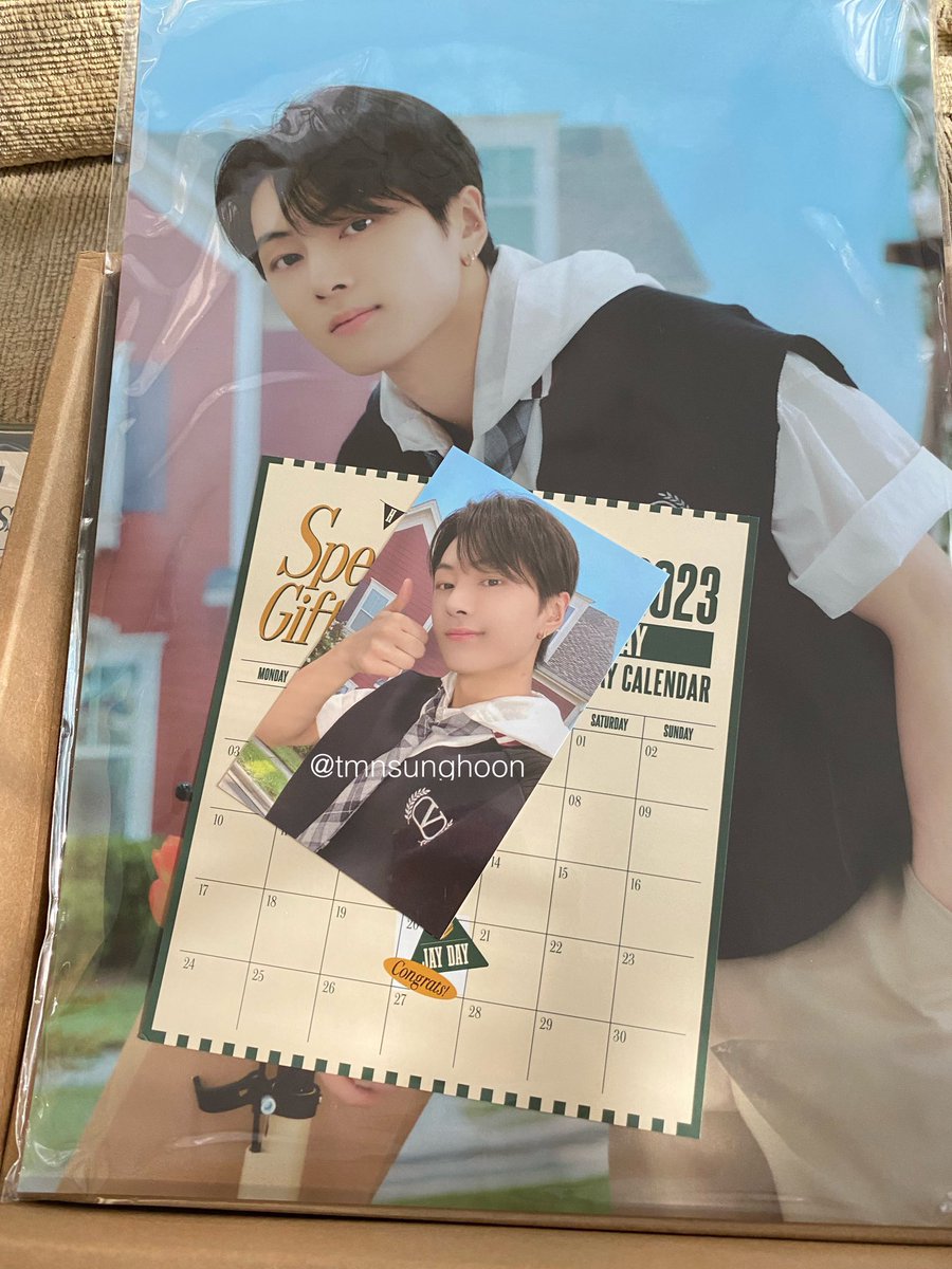 tmnsunghoon's tweet photo. พร้อมส่ง ลกดซาวเวฟบั้มแรก ซองฮุน ฟิล์มลอกแล้วนะคะ +  special package birthday merch jay เมิชวันเกิดเจย์ ได้ของตามภาพค่ะ กล่องนอกมีรอยนะคะ 4000 รวมส่ง สนใจทักได้ค่ะ #ตลาดนัดenhypen #ตลาดนัดเอนไฮเพน lucky draw soundwave border day one sunghoon ❌film 엔하이픈 양도 성훈 사웨 데이원 https://t.co/SIPvPKPXNF