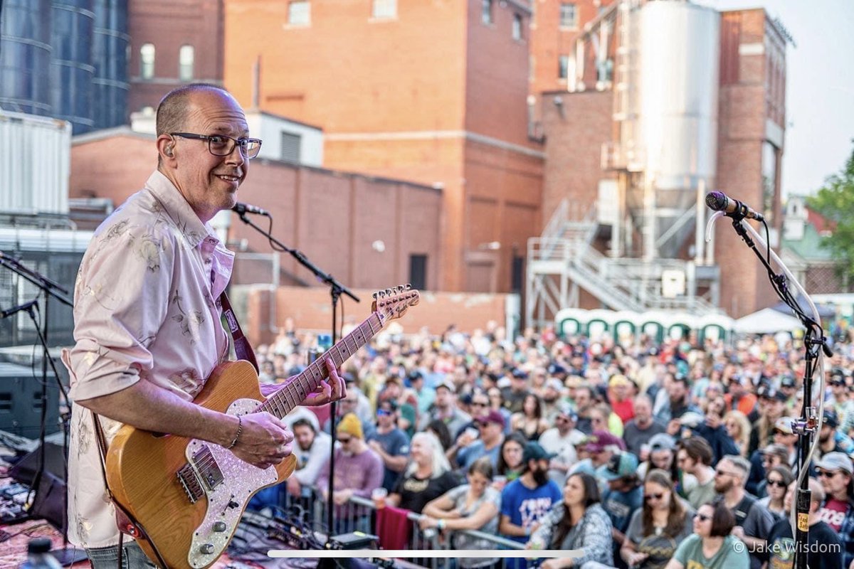 Had an amazing time at <a href="/SaranacBrewery/">Saranac Brewery</a> jamming to the legendary <a href="/moeperiod/">moe.</a> 
Great to see that smile again <a href="/chukg/">chuck garvey</a>