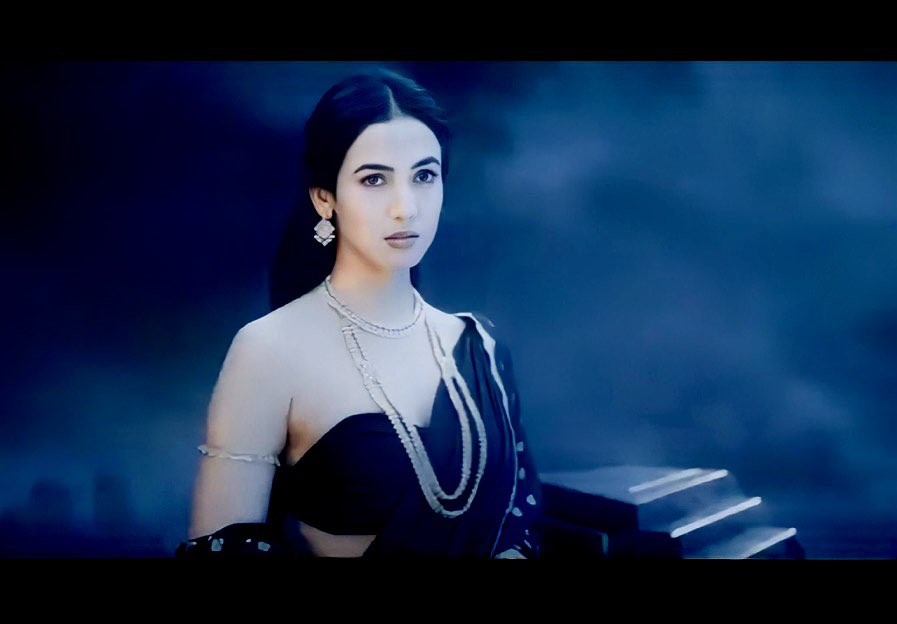 The one reason to watch #Adipirush  is to see <a href="/sonalchauhan7/">SONAL CHAUHAN</a>  , you rock girl ♥️