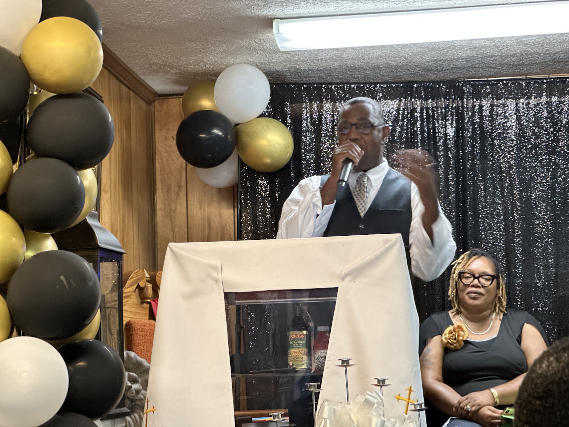 jerichoroad2951's tweet photo. JRAM' S Father's Day Program Pastor Lewis Sims Pt2 #shorts https://t.co/PhVVarQ80U via @YouTube 

#JRAM #JerichoRoadCommunityCenter #church #God #Jesus #HappyFathersDay #FathersDay #worship #praise #men #family #love #videoviral #women #kids #singing #Georgia #Macon #HopeOfGlory https://t.co/ZEBnHN7KaV