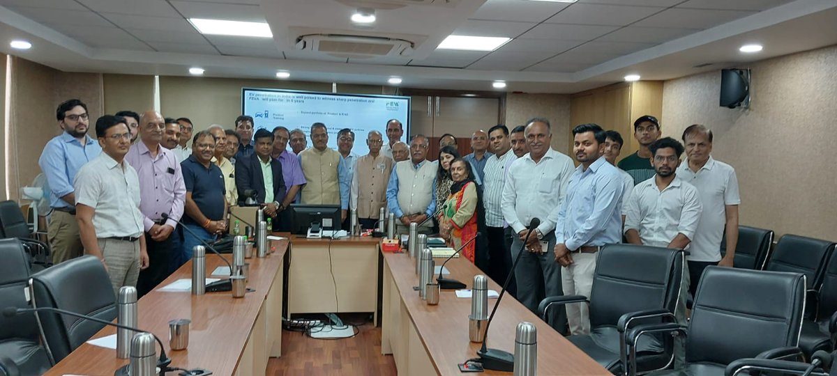 lubindia's tweet photo. #LUB Meeting of the All India #R&D , #Startup and #Innovation Samuh at Head Office representatives of all the states and specialists from Electric Vehicals were present . 

Very informative discussions among almost 86 representatives of J&K, Punjab, Haryana, Delhi, UP, MP, Rajasthan, Maharashtra, Telangana, Karnatka, WB, TN, Kerala, Assam and Andaman & Nicobar were present.

@LubindiaUp @Lub_delhi @LubPunjab @lubpurvottar @LUBRajasthan @LaghuUdyogTN @LaghuUdyog @lubharyana @lubvkia 

#lub #MSMEs #LaghuUdyog #startup #innovative #innovation #electric #vehicles #ElectricVehicle