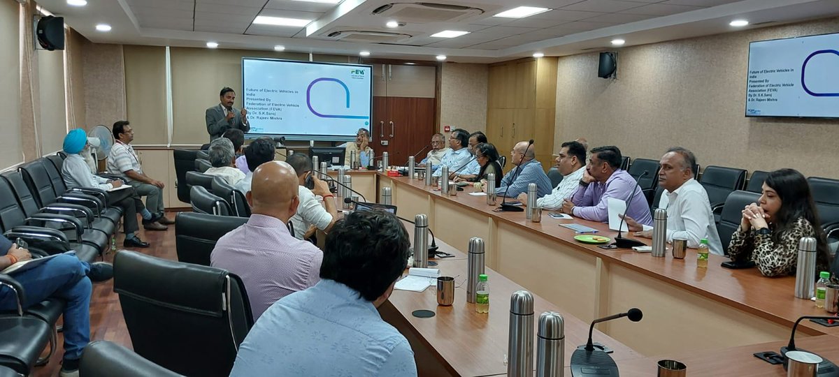 lubindia's tweet photo. #LUB Meeting of the All India #R&D , #Startup and #Innovation Samuh at Head Office representatives of all the states and specialists from Electric Vehicals were present . 

Very informative discussions among almost 86 representatives of J&K, Punjab, Haryana, Delhi, UP, MP, Rajasthan, Maharashtra, Telangana, Karnatka, WB, TN, Kerala, Assam and Andaman & Nicobar were present.

@LubindiaUp @Lub_delhi @LubPunjab @lubpurvottar @LUBRajasthan @LaghuUdyogTN @LaghuUdyog @lubharyana @lubvkia 

#lub #MSMEs #LaghuUdyog #startup #innovative #innovation #electric #vehicles #ElectricVehicle