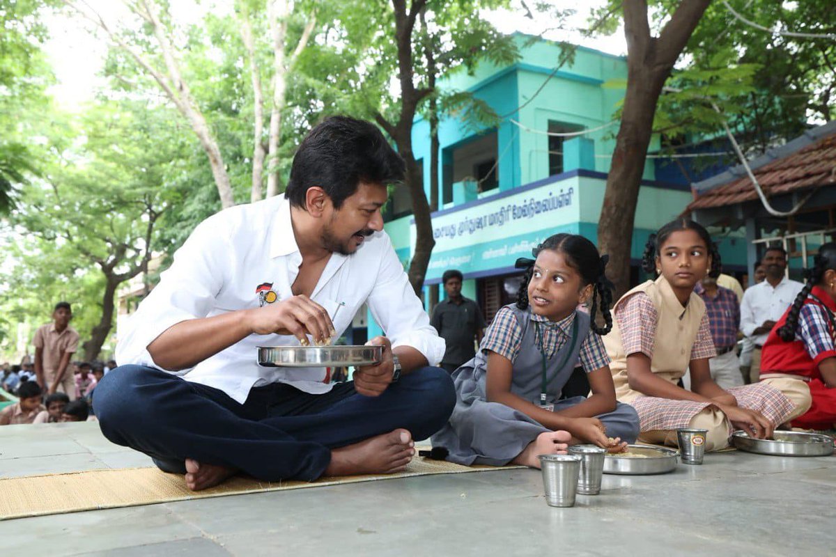 Parthiban22Dmk's tweet photo. மலைக்கோட்டை மாநகரில் 
மாண்புமிகு #இளந்தலைவர் @Udhaystalin அவர்கள்...

#TnBreakFastScheme 
#காலைஉணவுத்திட்டம் 🙏🌄 https://t.co/H8caoPvMXZ