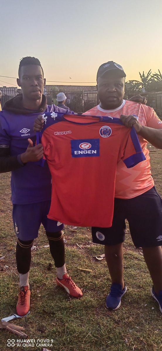 Mahomela08's tweet photo. Makhaza sports ground i give this poi t-shirt nc saves yesterday. https://t.co/YK3DyUPKjw