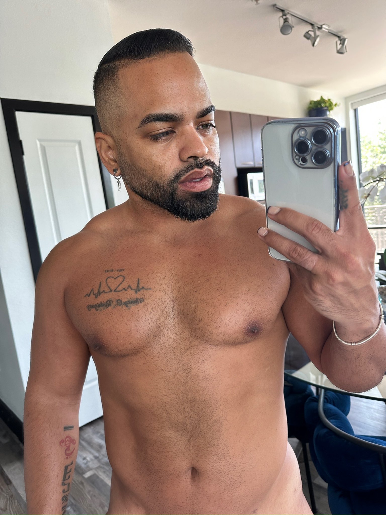 jj am nude  / X