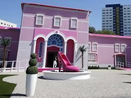 WAIT! There was an actual life size #Barbie DreamHouse in Berlin!? 

#BarbieWorld